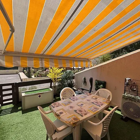 Apartment Cosy Pour 4 Avec Terrasse, Piscine Et Parking Au Centre-port - Proche ! - Fr-1-723-69